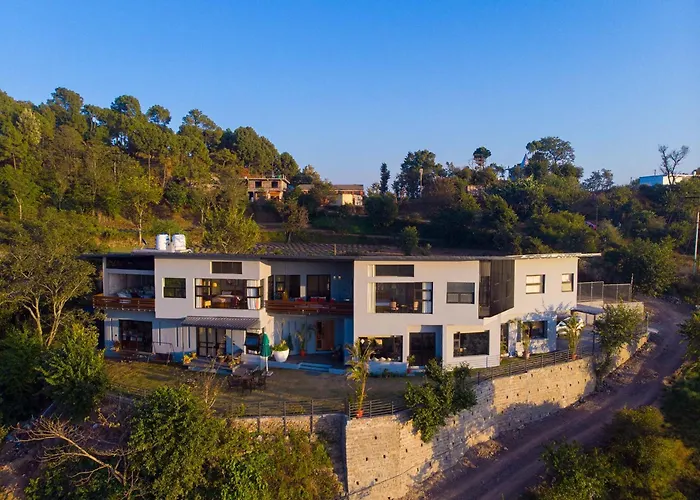 Stayvista At Nivriti - Heated Outdoor Pool Kasauli
